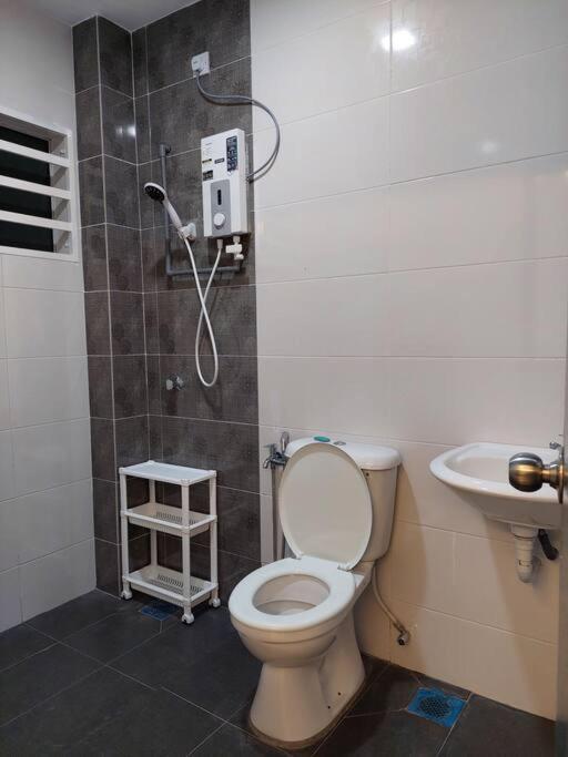 Yong Guesthouse Куала Кангсар Екстериор снимка